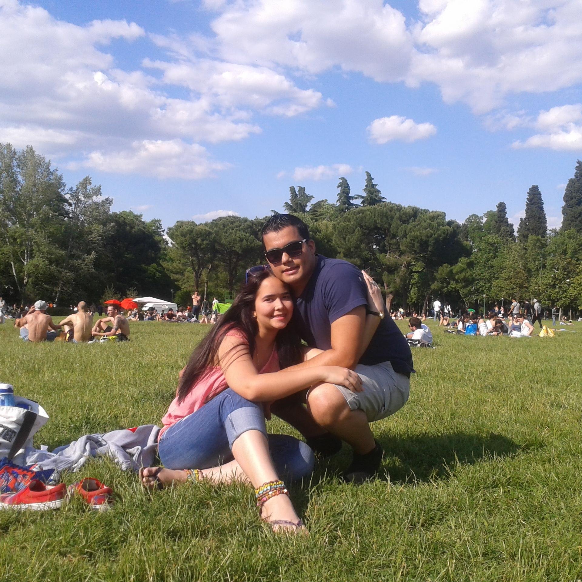 con una vibra natural q me caracteriza en todo momento, con una Fe por Dios que nada la quiebra y agradecida por el amor que me regalo y full de metas