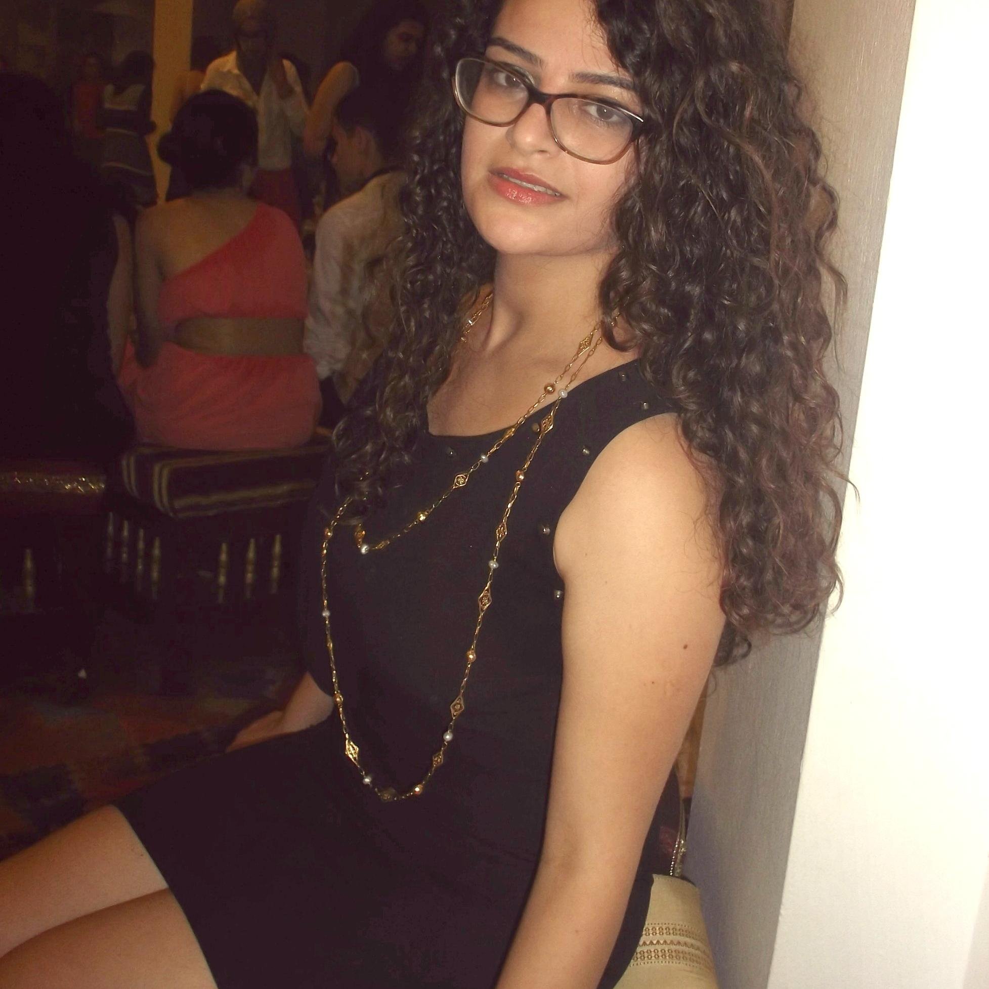 i'm 18 years old 
i follow back ! lot of love xxx