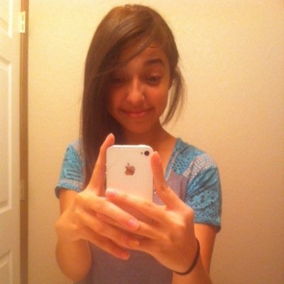 Im 17 and a senior at southside high school (: i love takeing care of animals i like meeting new people and i love shopping amd shoes(:  swimming too(: