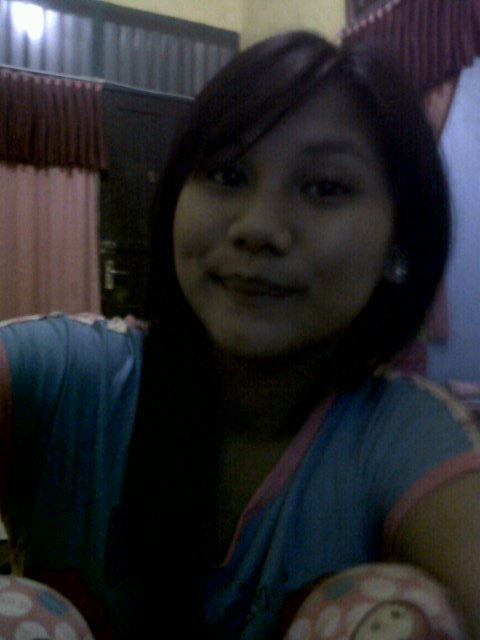 PutryRahayu__'s profile picture. Jika tidak sanggup mengukir senyuman, setidaknya jangan menggaris luka menjadi air mata.