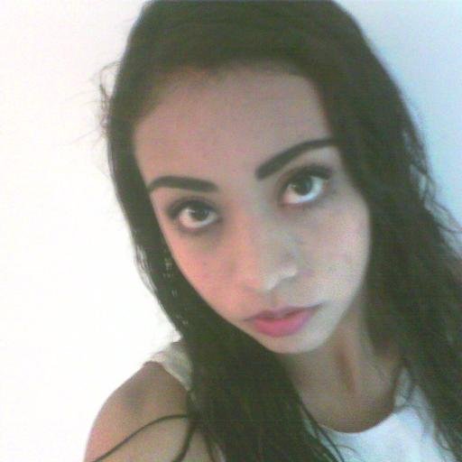 romantica ,soñadora , sincera un poco enojona pero linda ♥