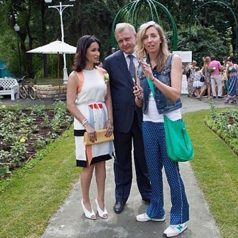 social traveler, wine coach, happy parent