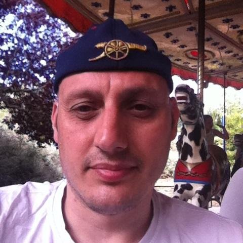 Arsenal supporting software engineer from Cambridgeshire in England, trying to fathom german ! Would be grateful if any (german speakers) could help me !