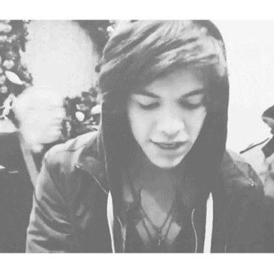 morethanthishaz's profile picture. Please follow @skybluestyless it would mean the world :) x