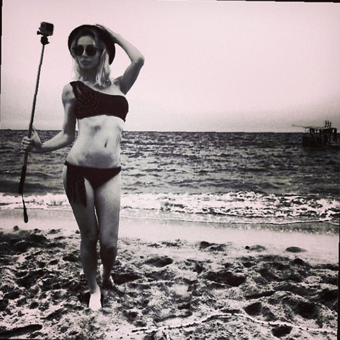 axatee's profile picture. social monster, wine discoverer, happy mother