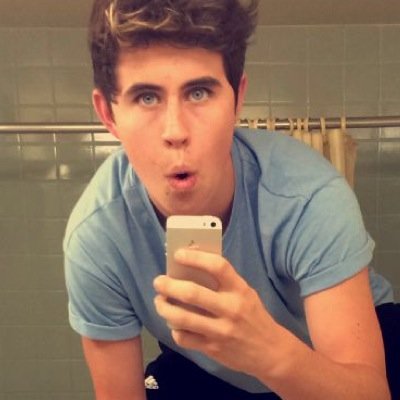 Outro dia me perguntaram se eu sabia oq era magcon e eu disse q era a invocaçao d demônio!N tenho paciencia p aguentar a existência d+ posers no mundo •0/12•