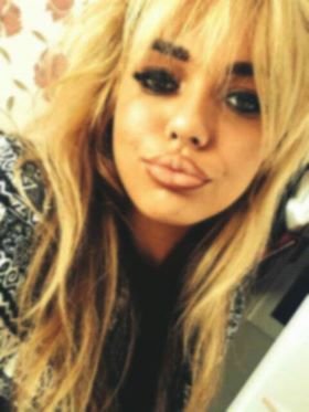 Dee_04733's profile picture. 