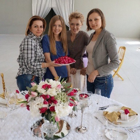 rorepalyja's profile picture. social whiz, wine advocate, happy mommy of 2