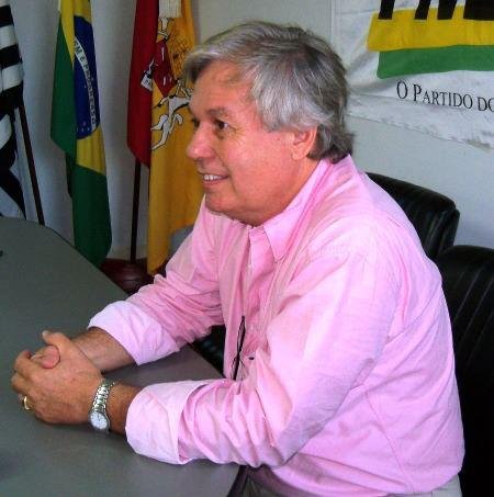 Advogado, comentarista politico, ex-vereador seis vezes, ex-presidente da Câmara Municipal de Sorocaba, foi advogado da Câmara.de Tapirai e da CPFL.