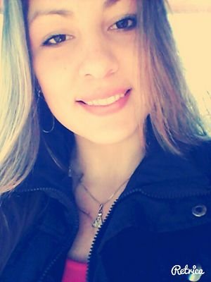 Pensa numa pessoa ciumenta, dramática, estranha, as vezes chata, teimosa, insuportável,  difícil de entender, feliz e infeliz. Então,  sou eu.. :)