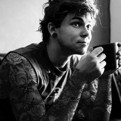 hes + lwt aaaaaand 5sos