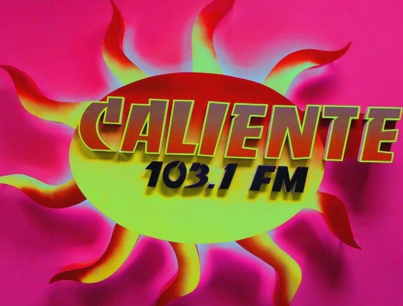 Emisora en primer lugar de sintonia, target adulto - joven, música para todos los gustos. Punto Fijo, Edo. Falcón.  Tlf: 0269-246-5244 0269-246-5810