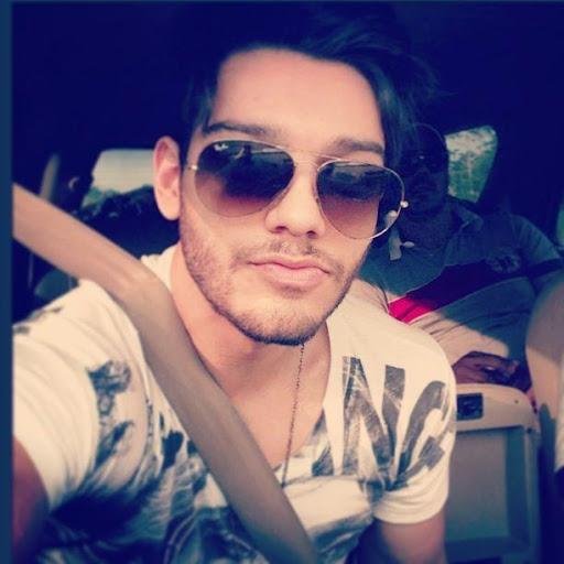 A Vida é feita de escolhas; uma das minhas escolhas, é estar sempre ao seu lado @LucasLucco Criado Dia:08/07/13 @lucaslucco seguiu: 14/09/2013