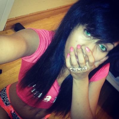 Instagram Angelcakes226 from Brampton Ontario chill smoke weed play video games laid back very outgoing
