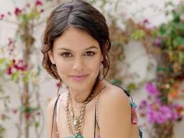 ArrowGirlLian's profile picture. We love life, not because we are used to living but because we are used to loving. ||DC OC||#olderLian #MyMom is @BlueeyeBat , #MyDad is @bl00d_red #Single