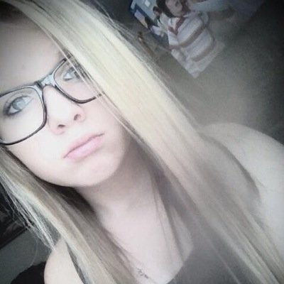 freshman.
single.
snapchat: iloveyou864 
kik: i_wish_13 
instagram: i_love_you299