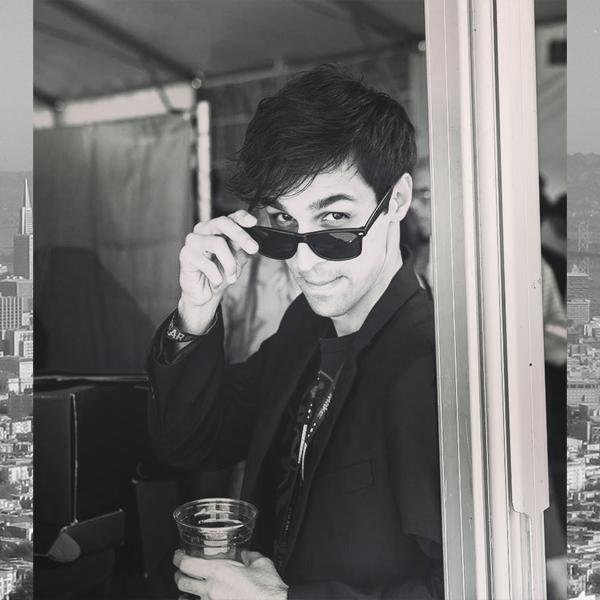 EZ_Z_'s profile picture. I rap, skate, and innovate.