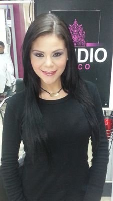 agradecida con Dios por su bondad, Joven, amada, feliz, inteligente, abogada, hija y venezolana!