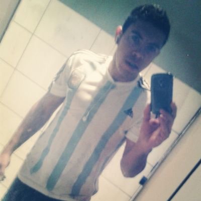 Na vida existem erros e verdades, dizer que te amo pode ter sido meu maior erro, mas foi minha maior verdade!