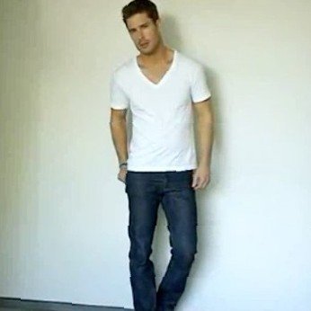 saneuu93's profile picture. proud parent, wine pro, social nerd