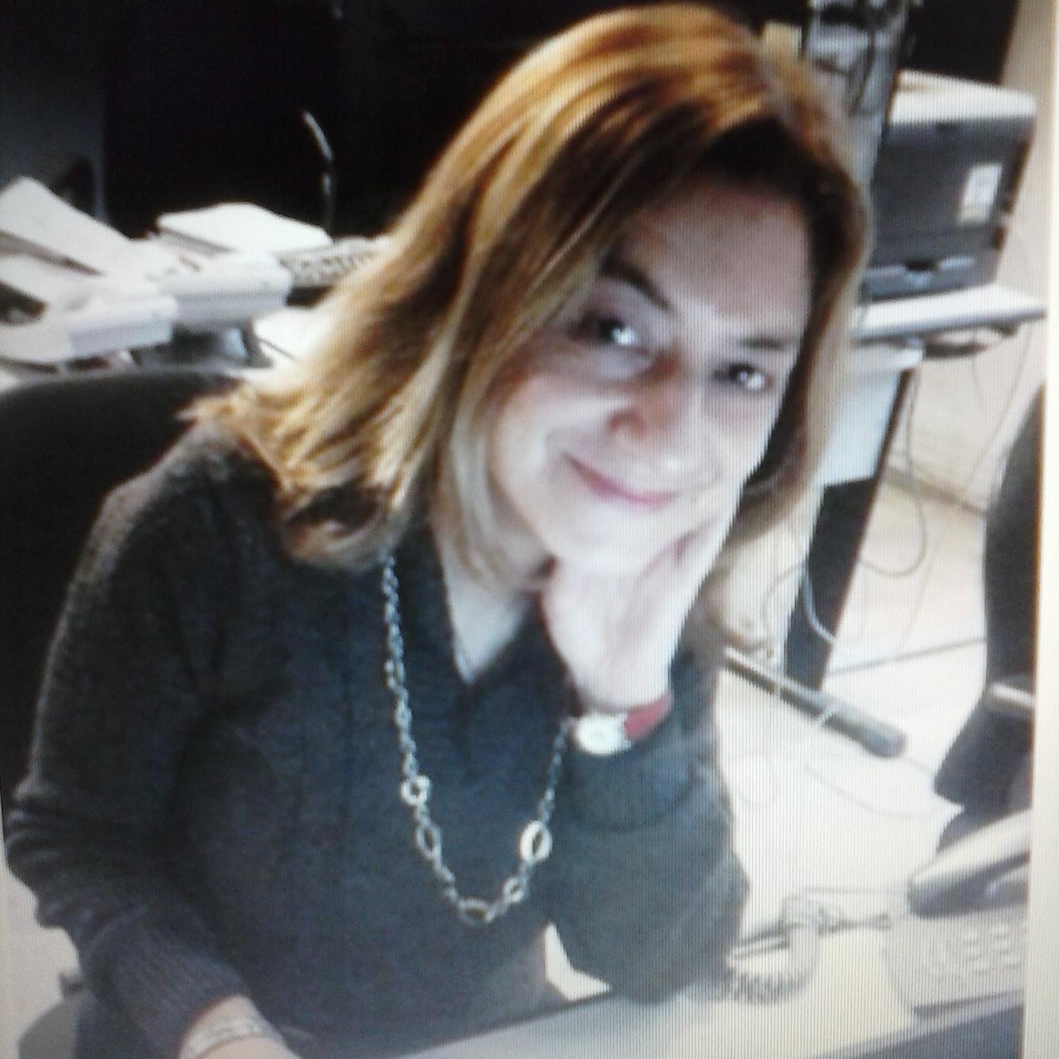 PERIODISTA. Co conducción en Mañana Federal. fm 99.5. Durante muuucho tiempo informes de tránsito en FM FEDERAL. COLUMNISTA de espectáculos, cultura, educación.