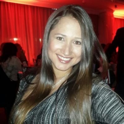 ViviArci's profile picture. Princesa de Dios. Soy periodista y presentadora. Disfruto leer, escribir, escuchar música y viajar. Enamorada de Dios y de la vida.
