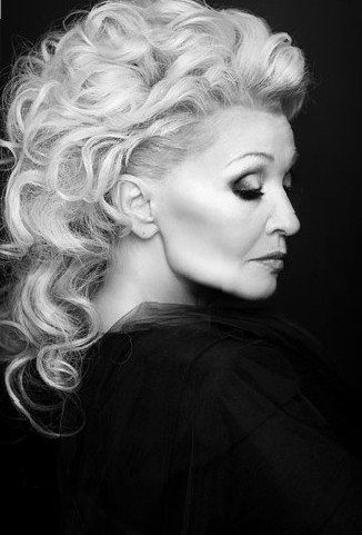 hugejoxauu's profile picture. wine idolater, social adorer, mommy