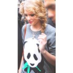 hey it's olv follow me on @HeyItsSwiftyy