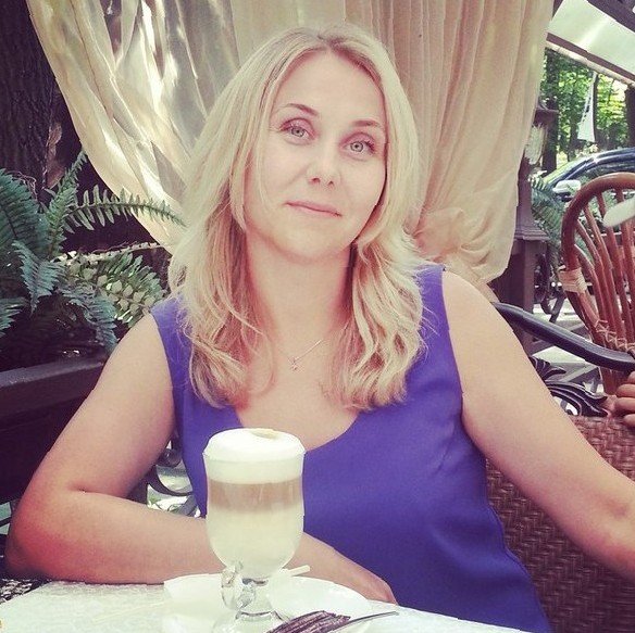 ntenlofrea's profile picture. wine nomad, social collector, mother of 2