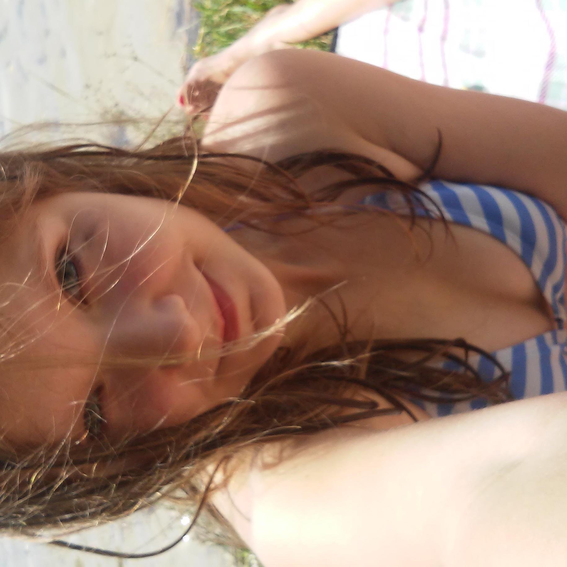 Hi! Im Victoria Sylvia Oreiro! Im eleven.I l♥ve my life and myself...;) I exercise fitness♥☻☺,i love my great selfie and I like juice Arizona!!!