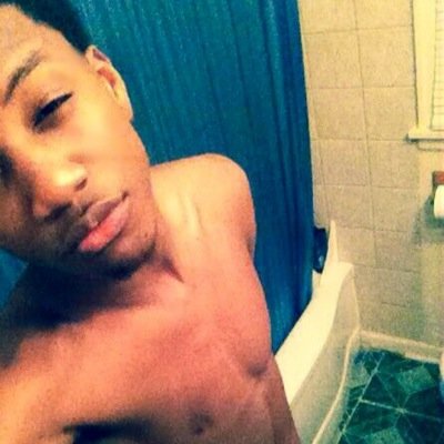 Baby Blue Ivy Carter is my Little Sister #BeyonceSon ! ¡ ! ¡ ! 

#YoungAdult... #Gayy... #NoCatfish.. #Single..  {  F . W . M }  Vic Knowles