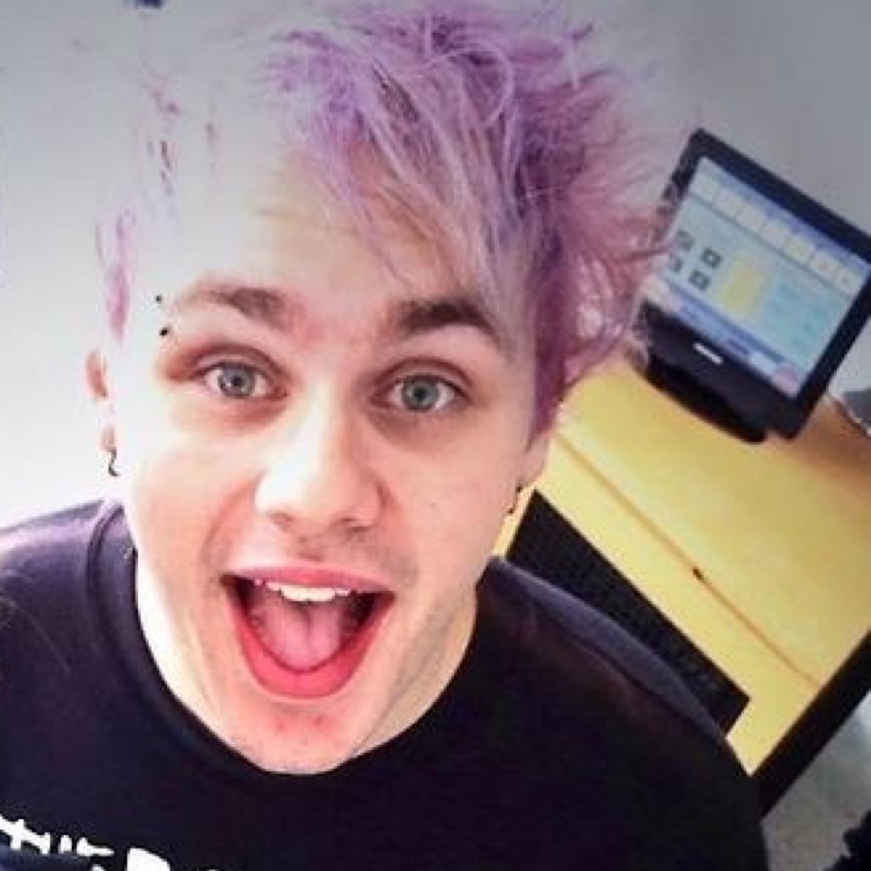 go to prof link 4 free follows loves!