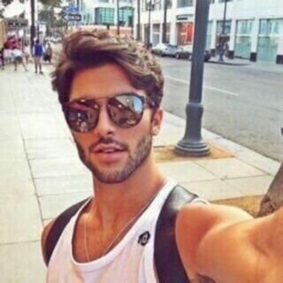 خلك مثل ما انت دامك راضي ومقتنع ب نفسك و لا عليك من احد .