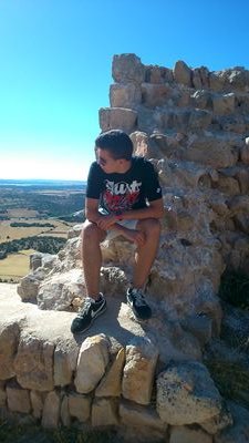 Desde 1998 madridista de corazón no de ocasión. Jugador de basket ,nadador y músico.Buena persona o se intenta. Hala Madrid!!