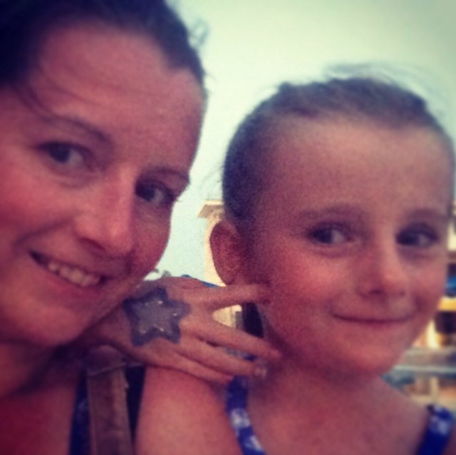 Wife, mummy to 2 gorgeous babies and do a job i love. Enjoy every minute as you only live once xxx