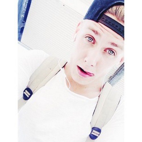 18 \\ single • bisex