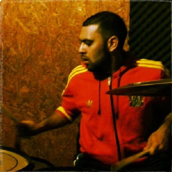 moefernandes's profile picture. Jornalista, dono de bar, fumante, bêbado e caminhando pra obesidade.