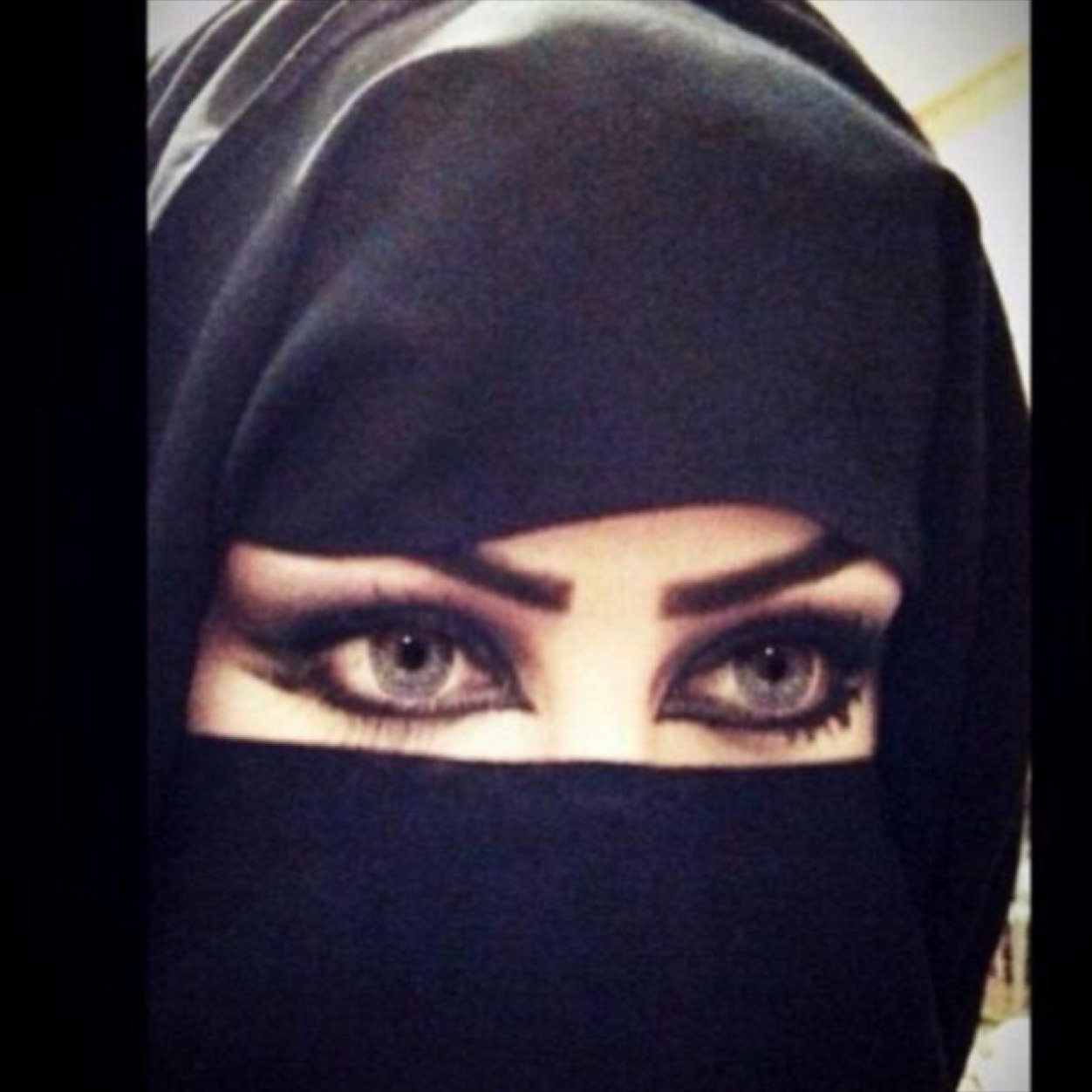ديوث كويتي عاشق لتحرر والدياثه