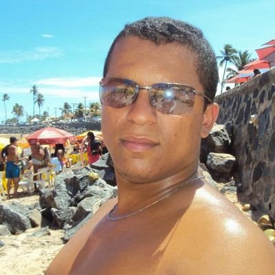 estudante exemplar, a busca de conhecimento e voltado a família.