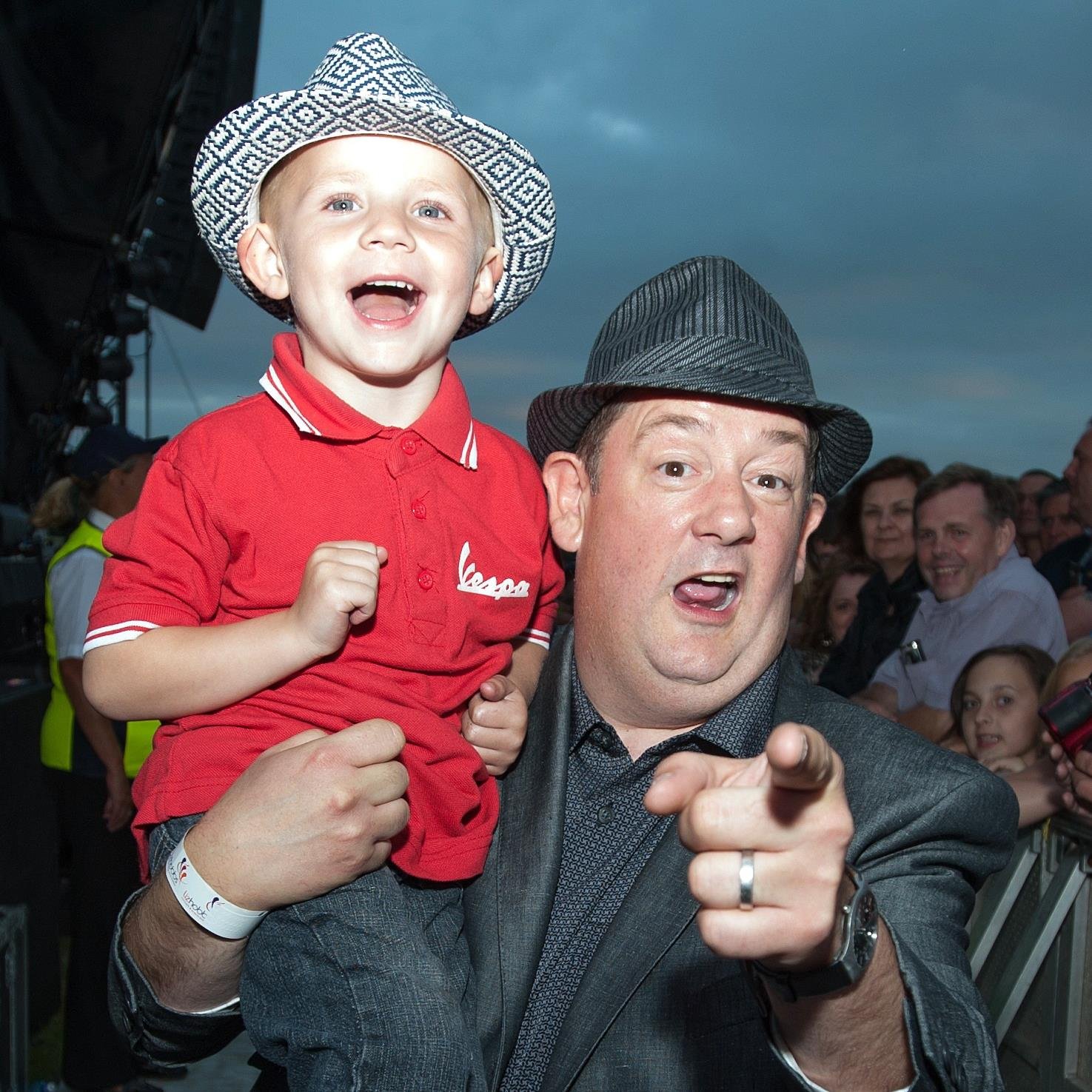 no 1 fan of grandson #CaiRobertsScooterboy loves to skank danced with madness and johnny vegas, loves all ska/punk modelled for dr martens
- agent @ologyuk