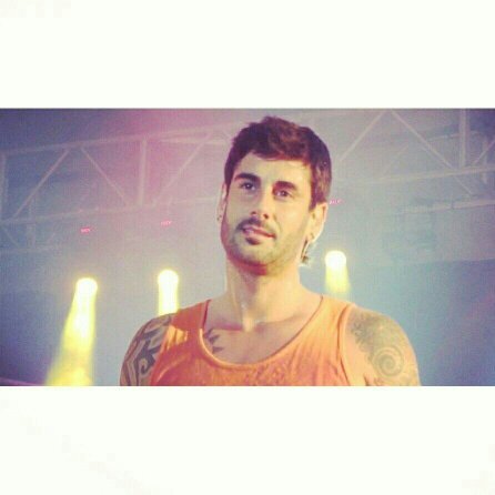 Guerrera desde SHDH hasta el final. ||Que lo peor de mi pasado sea lo mejor de tu futuro|| Su música; mi anestesia. ||Arriba esos cuernos, coño ✌