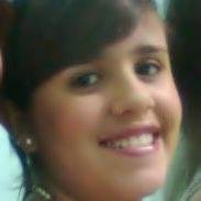 Sou : Simpatica, Amigavél , carinhosa, chata .