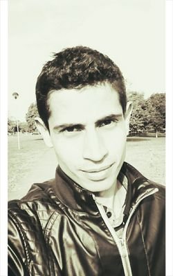 Apague com um sorriso, toda a tristeza que lhe invade a alma. Assim não dará os que te odeiam a alegria de te ver chorando, mas dará aos que te amam a alegria