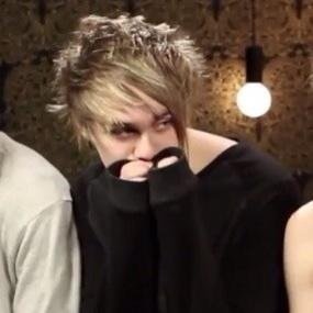 She needs help for will be Luke's following list. Please follow her @limoslrh