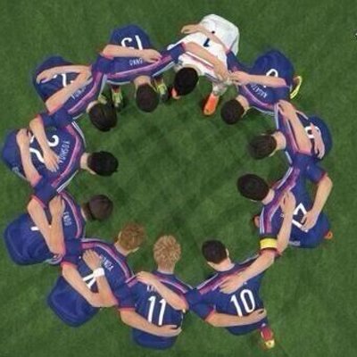 A Sur Twitter ジルー師匠言われてるけどアーセナル時代に日本での大相撲観戦後四股に感動して体育館の片隅で一人四股を踏む姿激写されるっていうエピソードが可愛い大好き