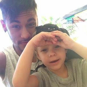 amo a neymarjr en mi twitter siempre vas a ve algo sobre neymar o JB me encanta twittear