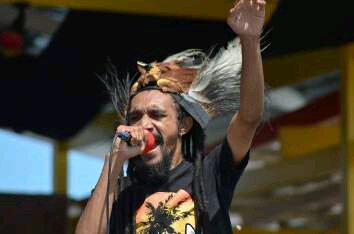 Simple Person,I like Reggae music,and action movie.
   PIN BB 25dde28c invite me... ^,*