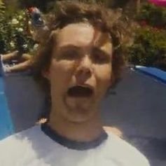 Follow @IrwinsBadGirl and @5SOSpizza15 , because I gave you a free follow! ask there for fb