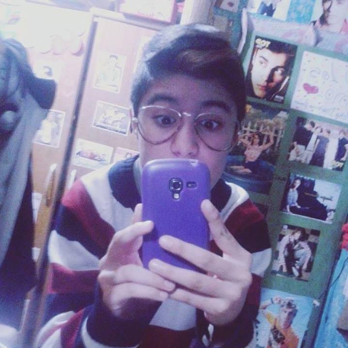 hola mi nombre es nerea yazmin leiva amo cantar tengo 13 años vivo en san fernando del valle de catamarca y me gusta mucho jugar al futbol y a la play etc.(=