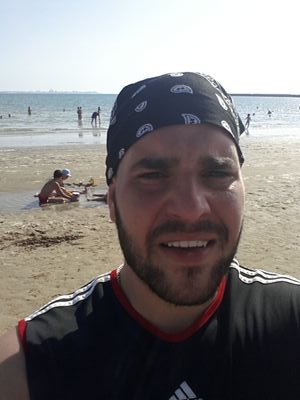 chico de sevilla de unos 33años!!apasionado de las motos y el baloncesto!!